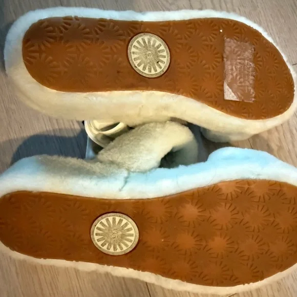 Ugg fuzz yeah strappy Slipper slide sheepskin Sherpa Fuzzy Warm Sandal Size 8 - Picture 4 of 5